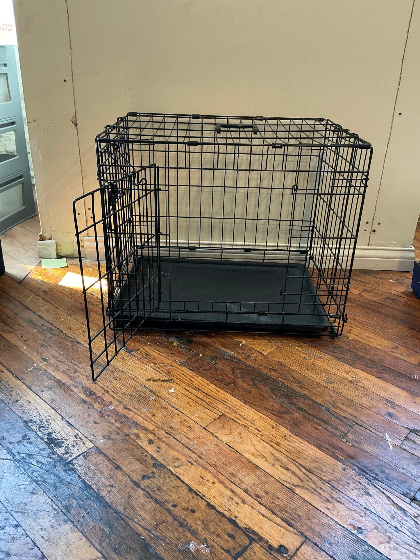 Top Paw Wire Kennel w/ Tray -Small - 24 1/2x 17 1/2 x 19 1/2