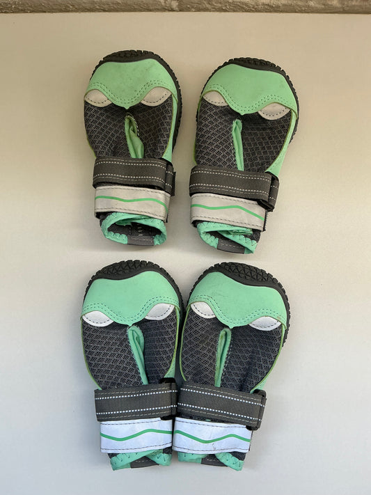 SlowTon Dog Shoes for Large Small Medium Dogs - Breathable Dog Boots for Summer Hot Pavement, Paw Protector for Outdoor Walking Winter Snow, Anti-Slip Rubber Dog Booties for Hardwood Floor (Green, 6)