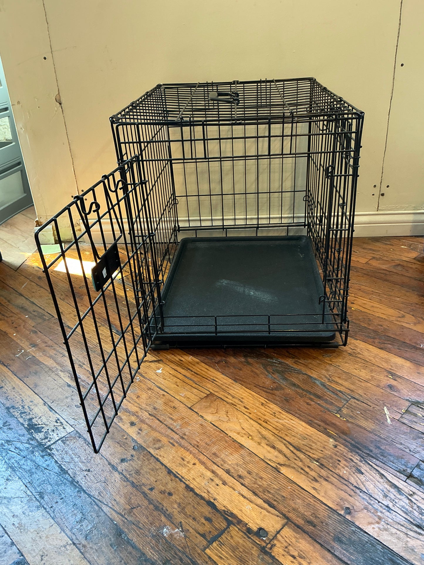 Top Paw Wire Kennel w/ Tray -Small - 24 1/2x 17 1/2 x 19 1/2