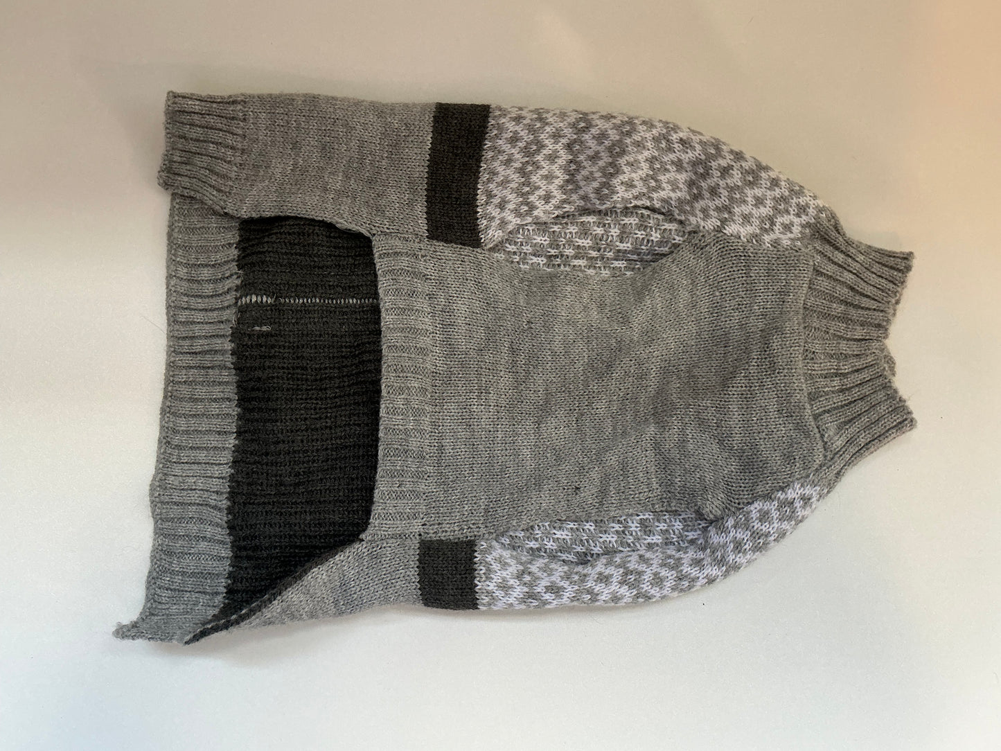 Vibrant Life Knit Gray and White Print Button Slip-on Sweater Size Small