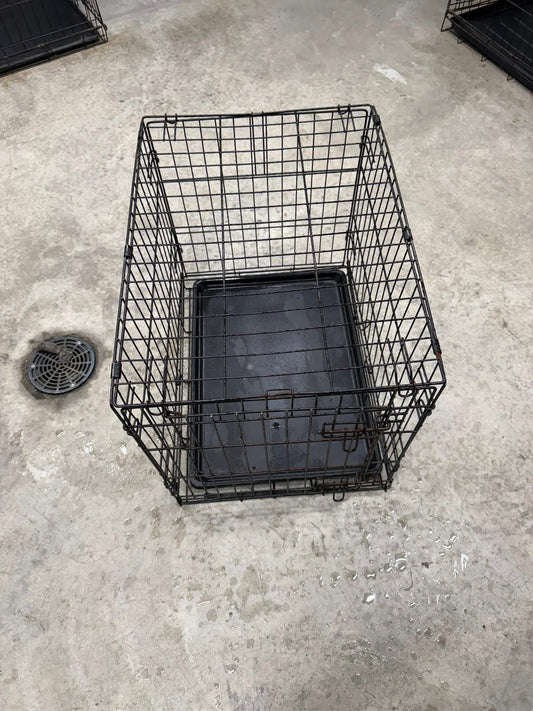 Wire Kennel 24x20x18 w/ bottom tray
