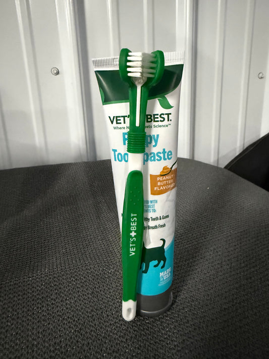 Vet's Best Dog Toothpaste & Toothbrush Kit for Puppies – Puppy Essentials – Dog Toothbrush & Toothpaste for Young Dogs- Perfect for Puppy Teething, Freshens Breath - Peanut Butter Flavor, 3.5 oz