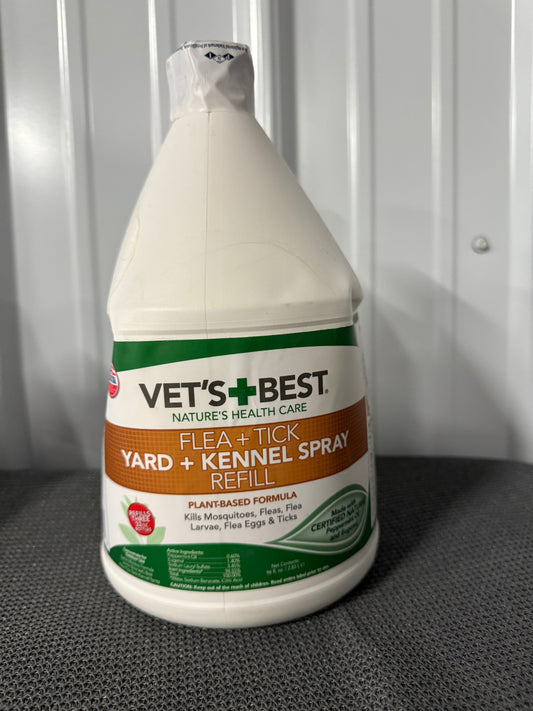 Vet’s Best Natural Yard and Kennel Spray – Flea, Tick, and Mosquito Treatment for Outdoor Use – Plant-Based Formula with Certified Essential Oils – Pet and Lawn Safe – 96 oz Refill – Made in USA