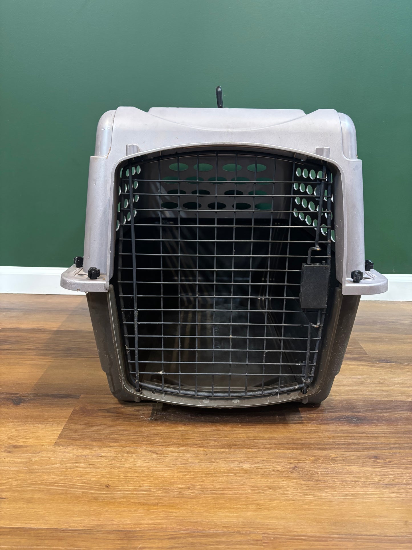 Retriever Plastic Dog Kennel - up to 30lbs